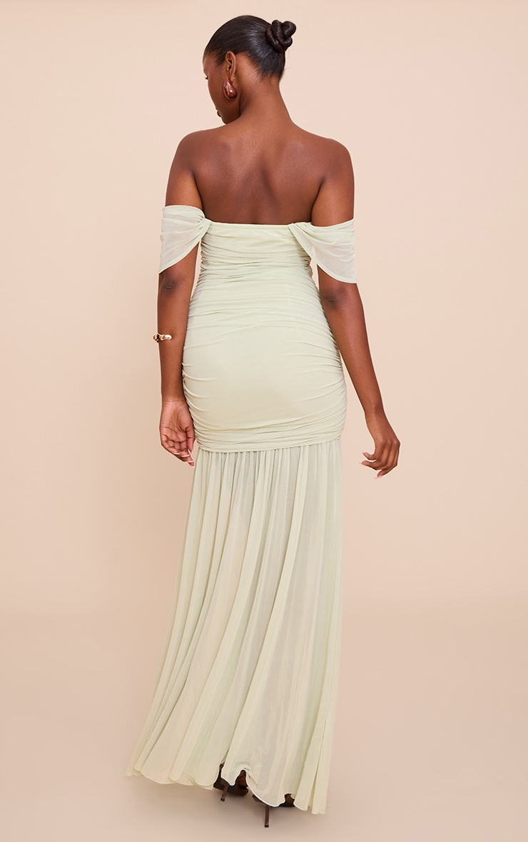 Robe longue en mesh vert sauge froncée à col bardot image 2
