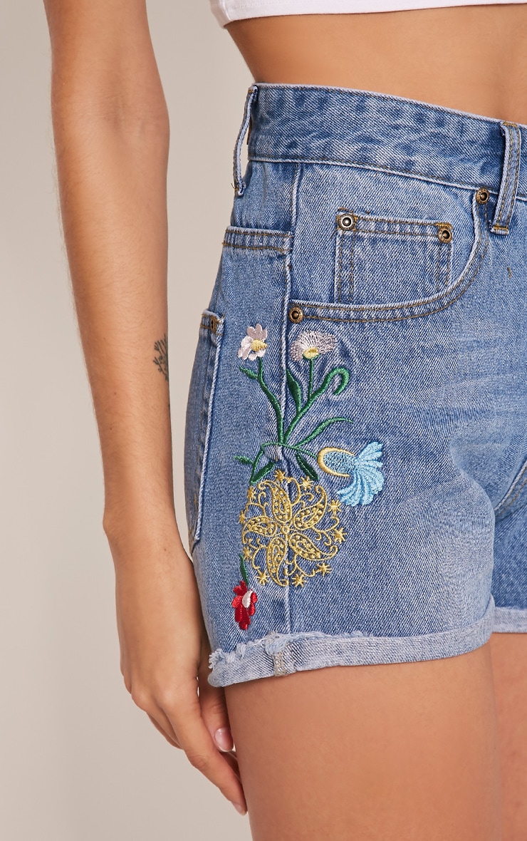 Kitana Mid Wash Embroidered Detail Denim Mom Shorts PrettyLittleThing