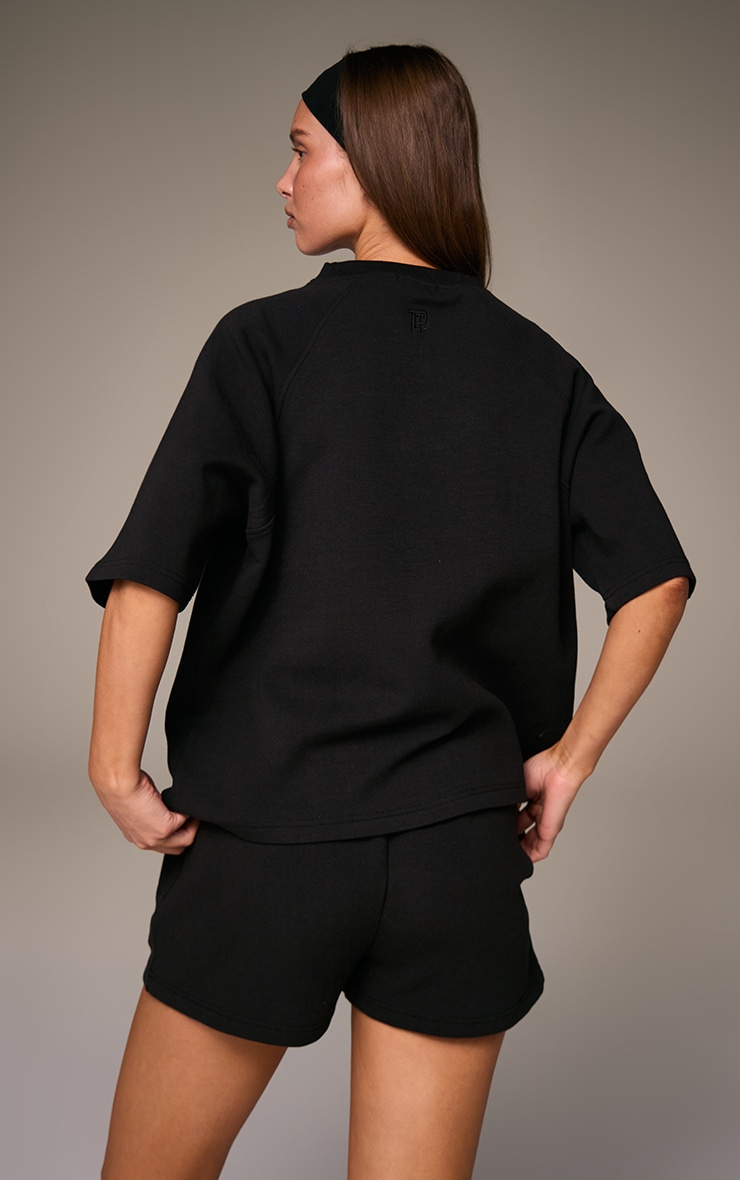 T-shirt tissé noir à épaules carrées et logo brodé image 3