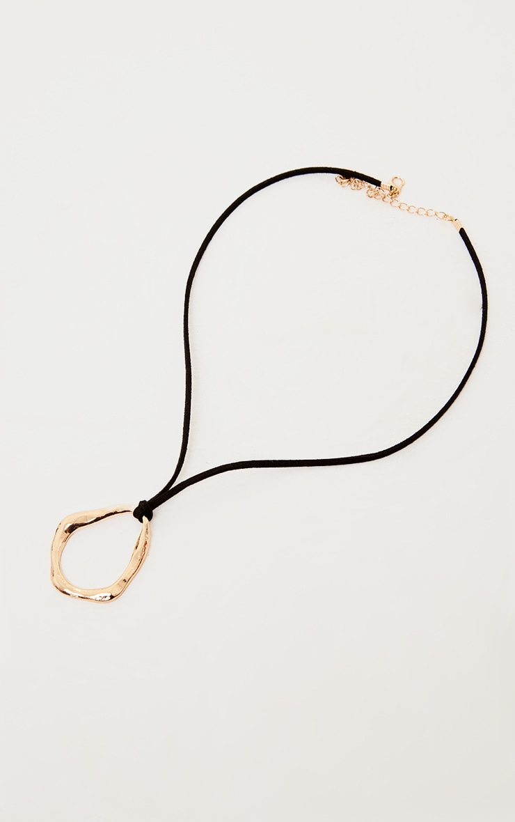 Gold Textured Circle String Necklace | Accessories | PrettyLittleThing QA