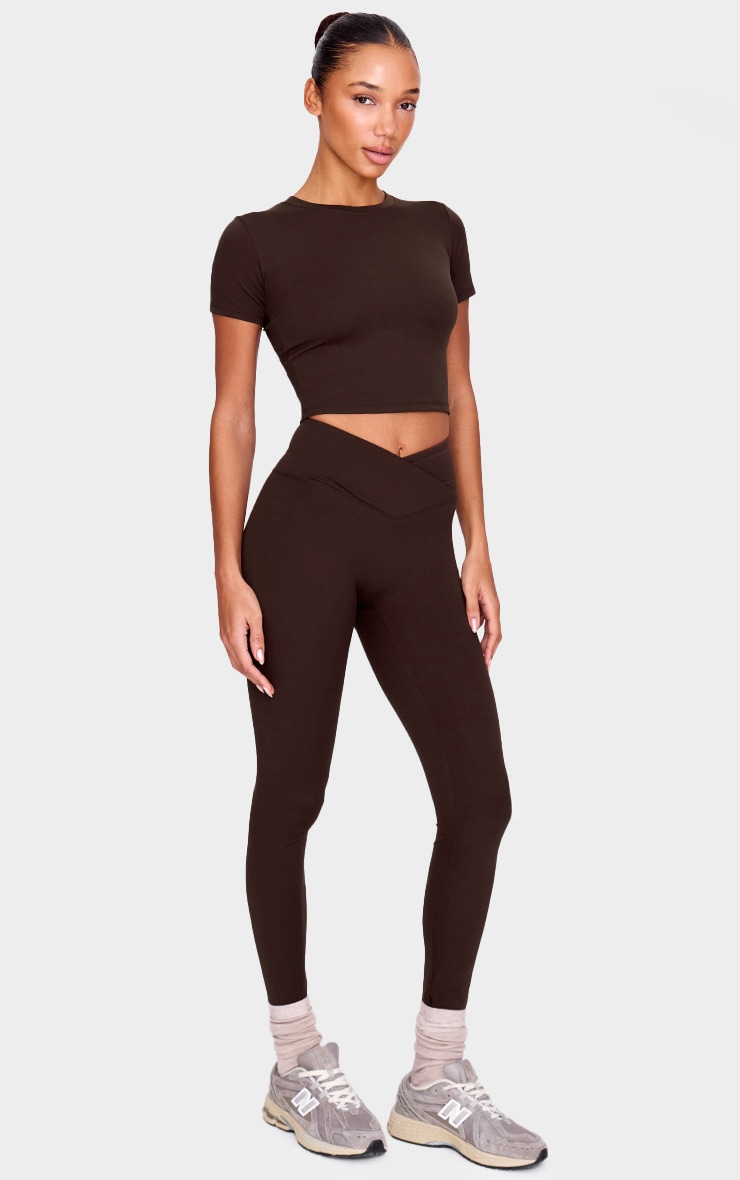 Espresso Sculpt Short Sleeve Crop Gym Top image 3