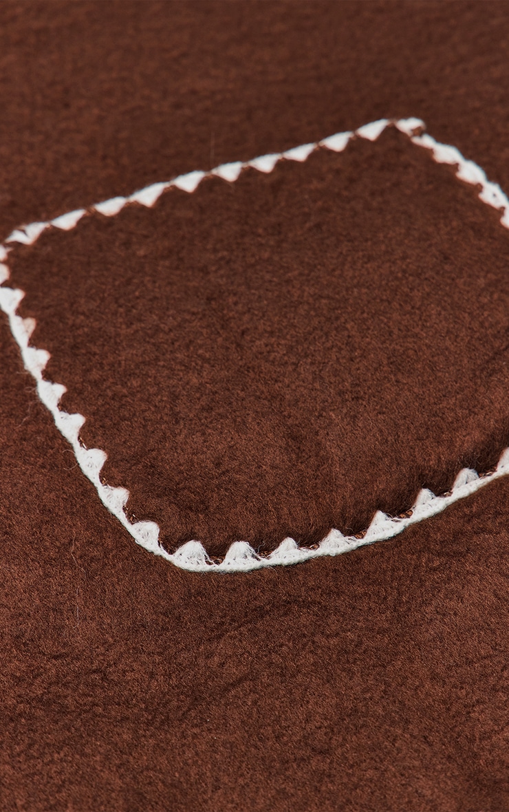 Écharpe chocolat à poches et points droits contrastants image 2