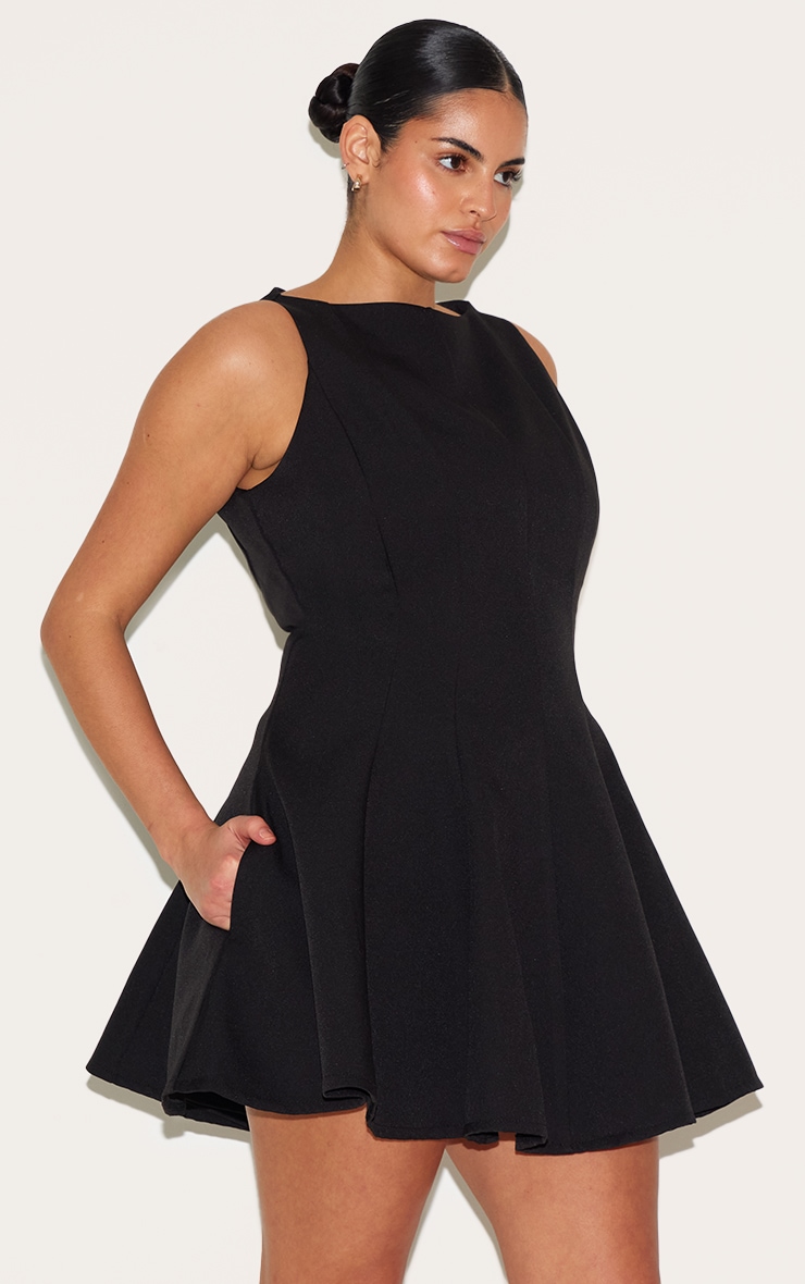 Plus Robe droite tissée noire plissée à col coupé image 3