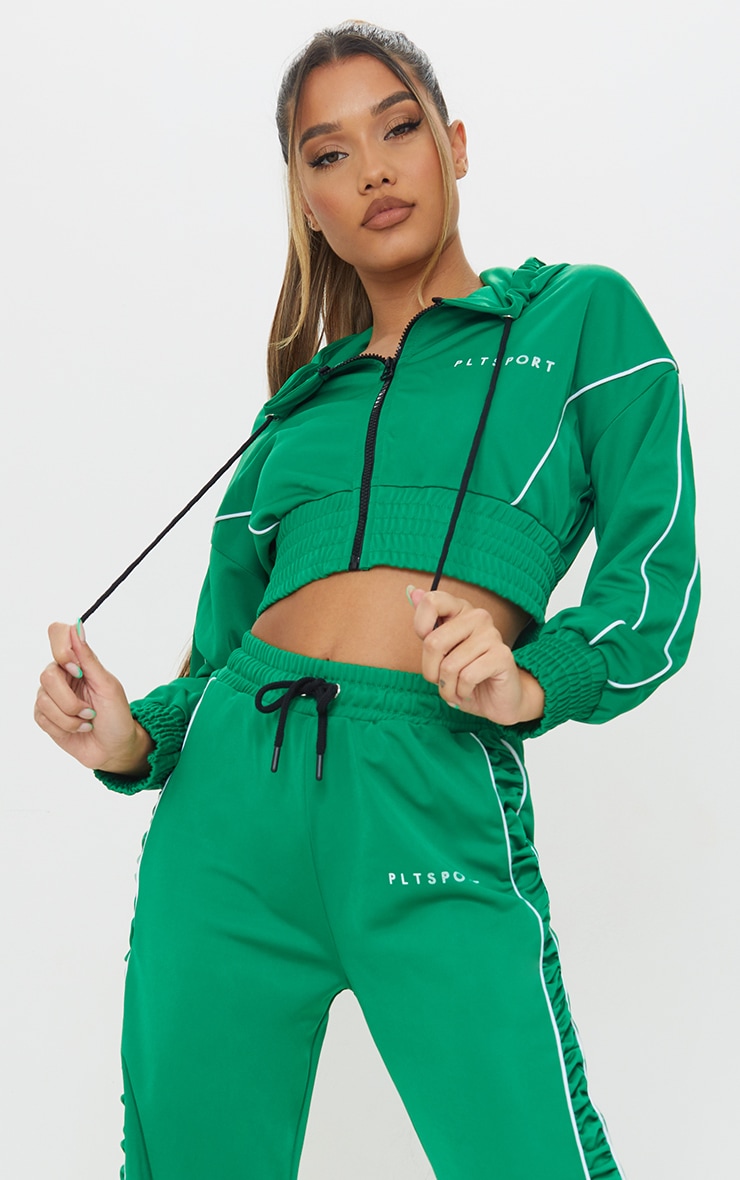 PRETTYLITTLETHING - Hoodie court de sport vert à coutures contrastantes