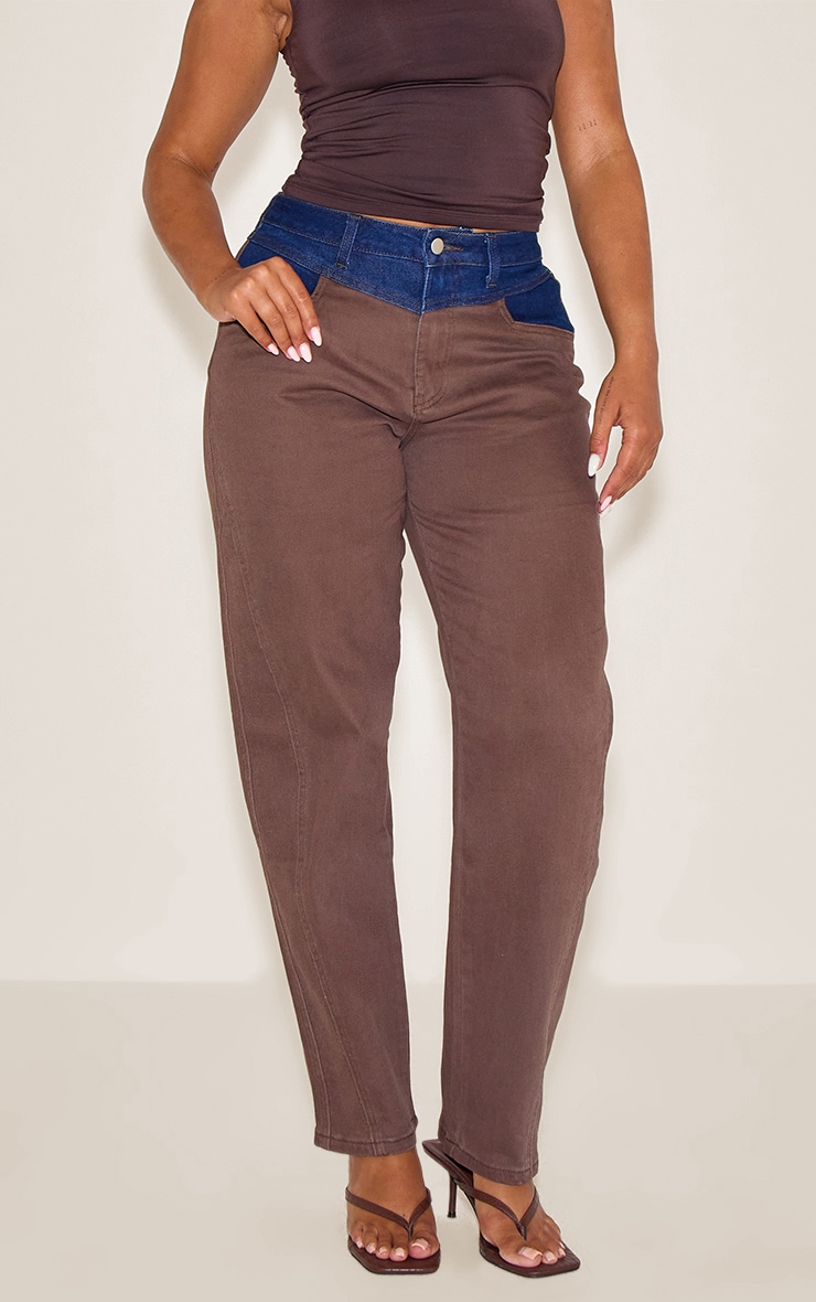 Jean Sculpt stretch en denim chocolat taille haute à jambe droite contrastée image 2
