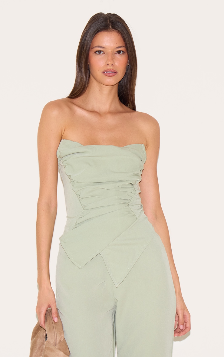 Combinaison bustier vert sauge à corset pointu et détail froncé image 4