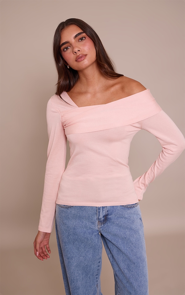 Top en maille tricot rose à épaules asymétriques et manches longues