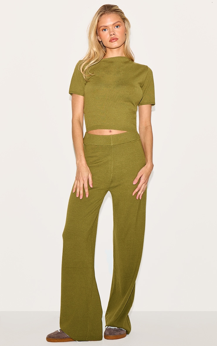 Top basique en maille tricot vert olive à col asymétrique image 3