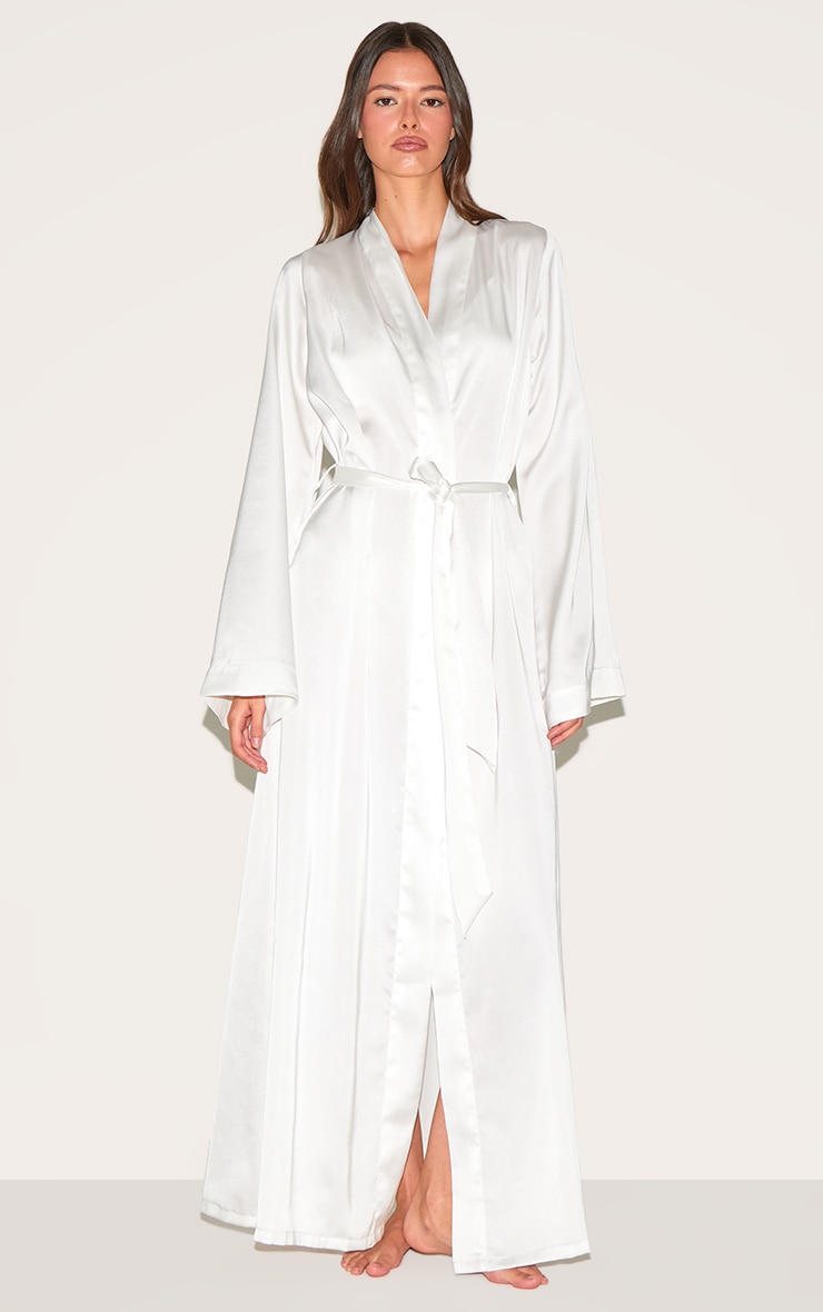 Peignoir long satiné blanc brodé "Bride" image 2