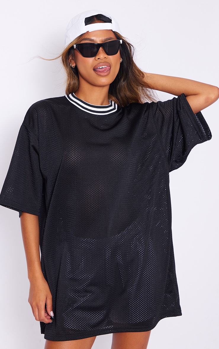 Robe t-shirt oversize noire style universitaire image 2