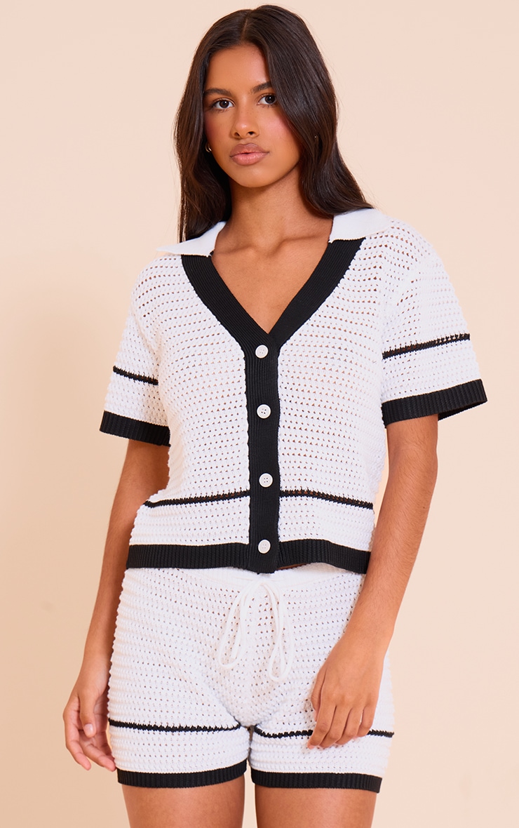 Petite Short en maille style crochet blanche à cordons ajustables image 1