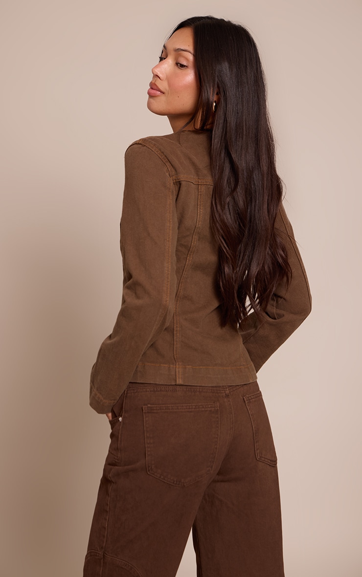 Chemise kaki foncé sans revers à boutons asymétriques image 2