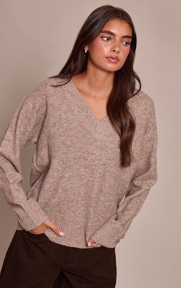 Pull en maille tricot taupe à col en V