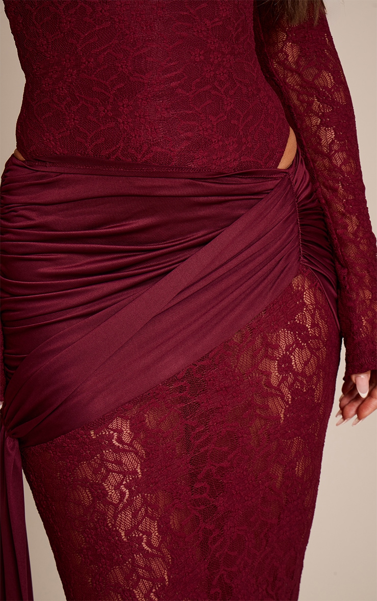 Jupe longue moulante en dentelle rouge vin foncé froncée à partie superposée drapée image 4