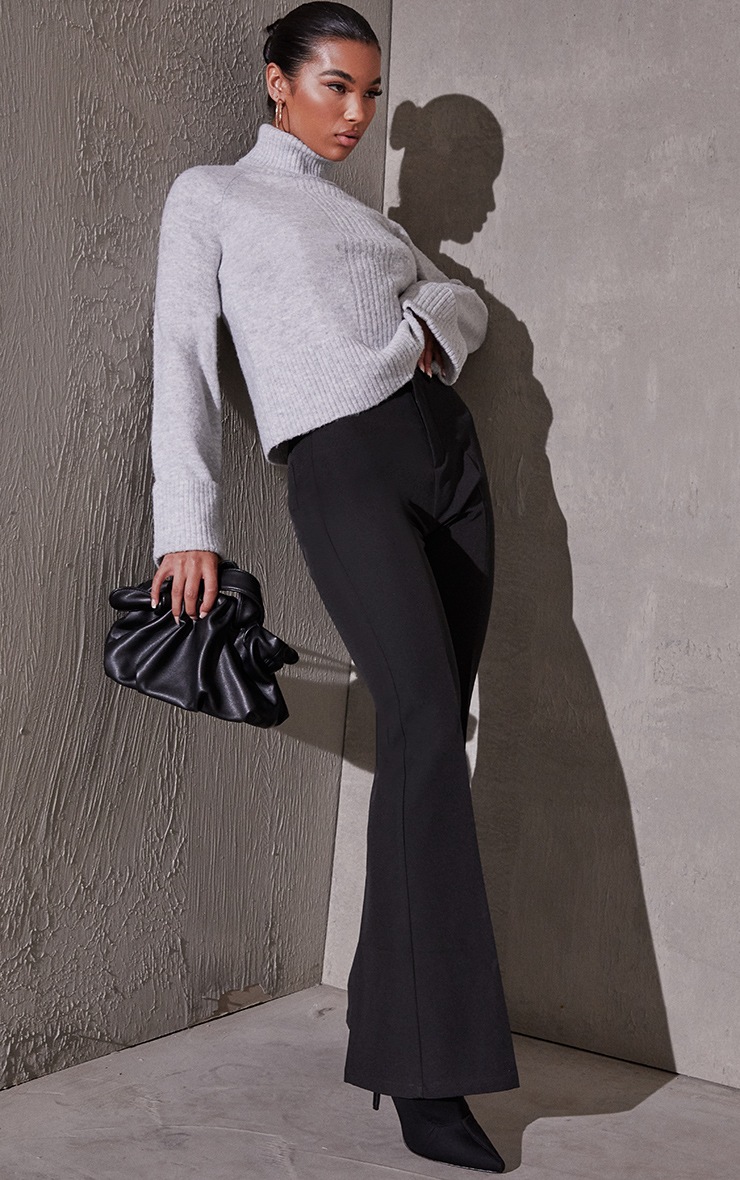 Pull en maille recyclée gris clair à manchettes larges et col roulé