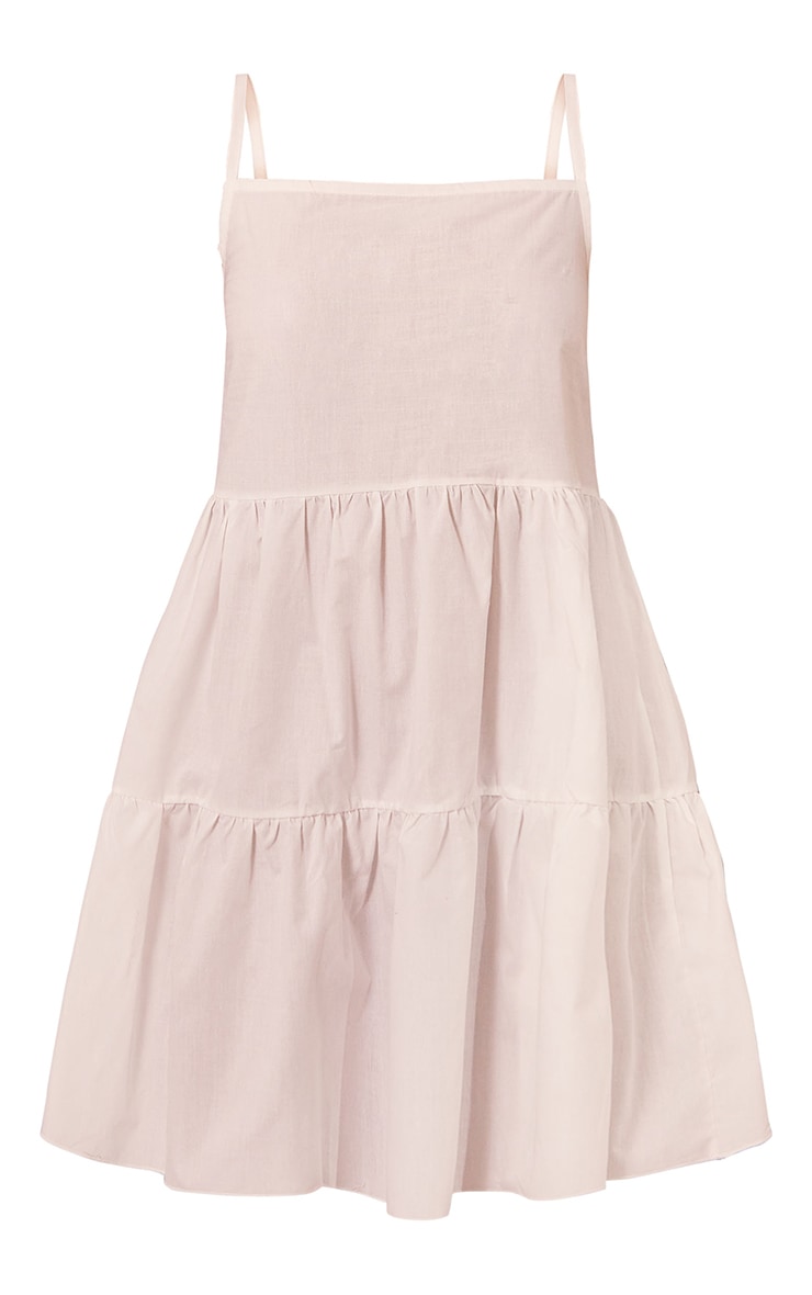 Robe babydoll blanche en popeline de coton ?� ?�tages et bretelles | PrettyLittleThing FR