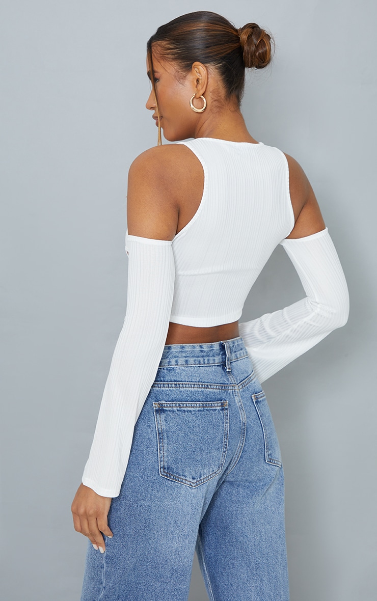 Crop top côtelé découpé blanc à épaules dénudées image 2