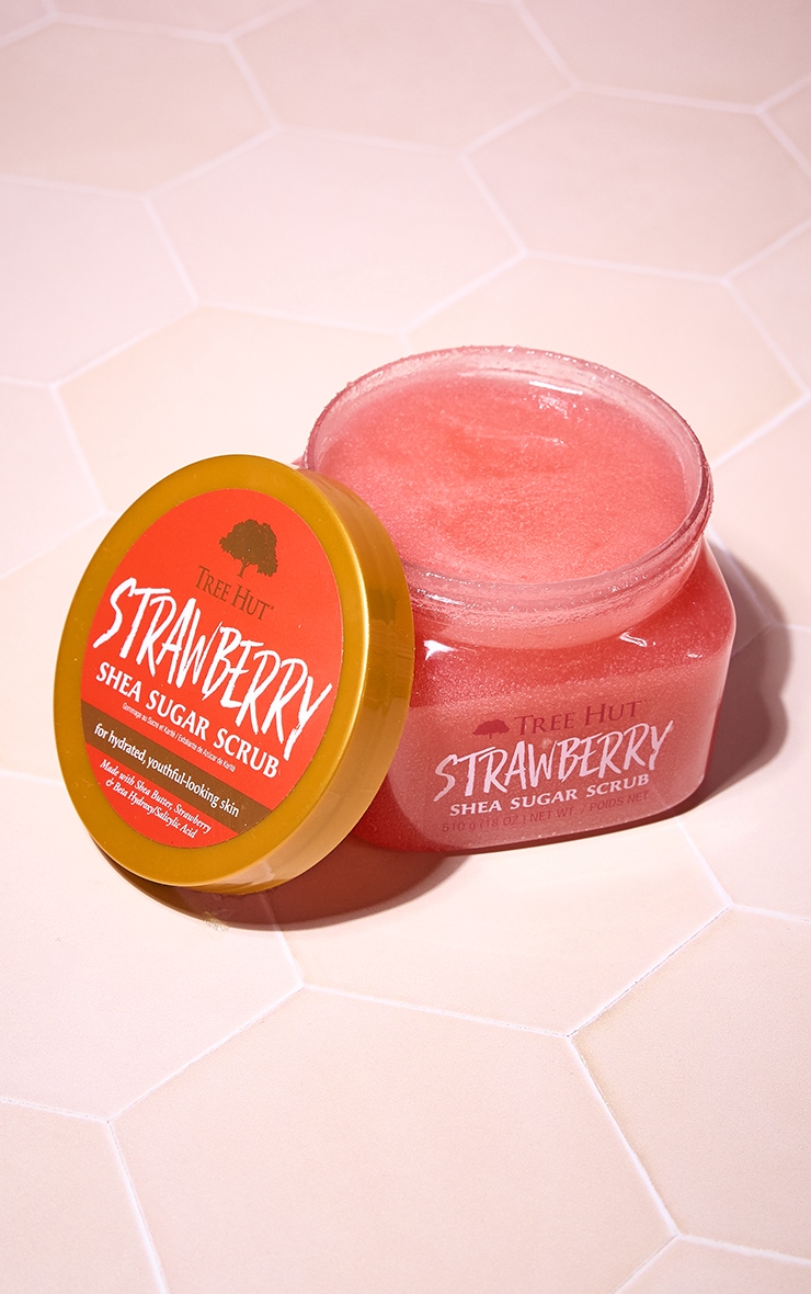 Tree Hut Exfoliant pour le corps au sucre et au beurre de karité Strawberry 510g image 2