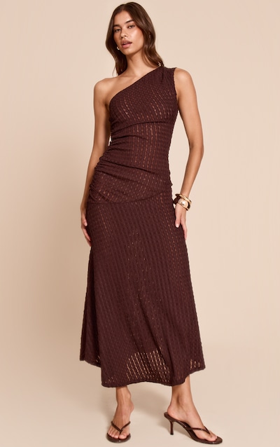 Robe longue texturée chocolat froncée à épaule unique
