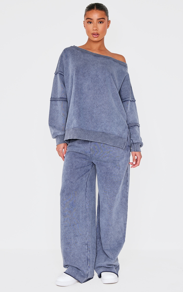 Sweat délavé bleu gris à épaule dénudée et coutures élimées image 3
