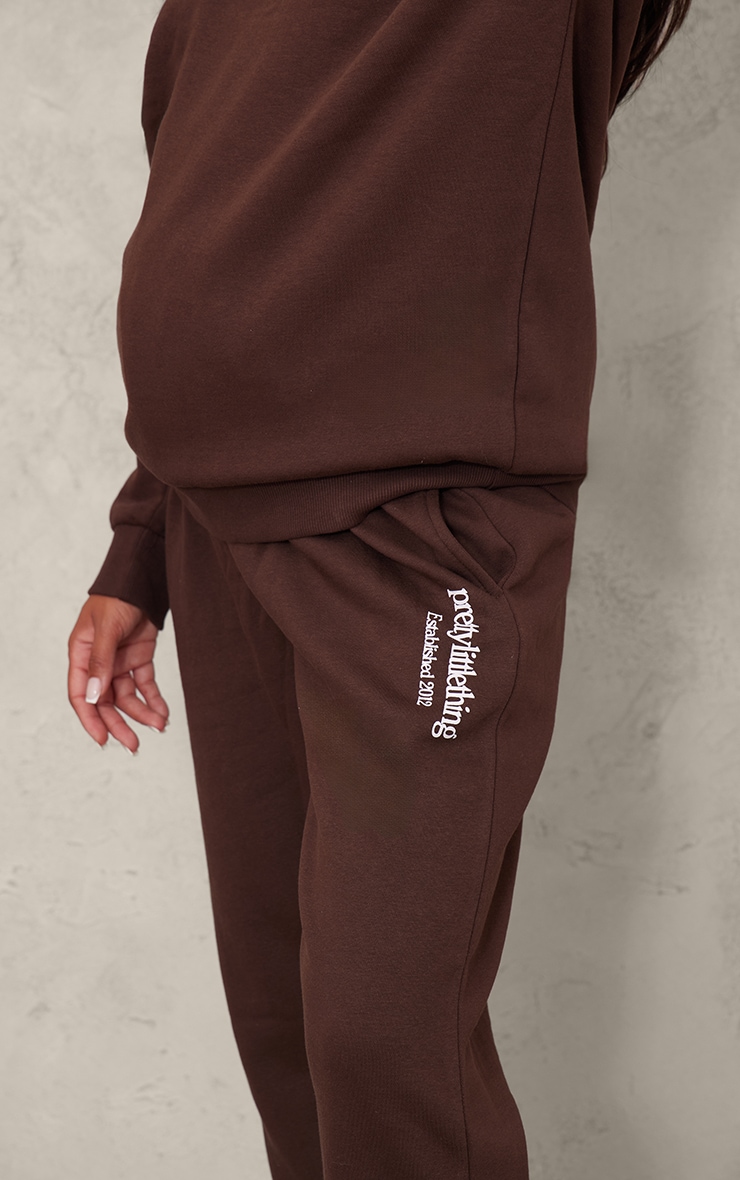 PRETTYLITTLETHING Maternity Chocolate Printed Cuffed Sweatpants image 4