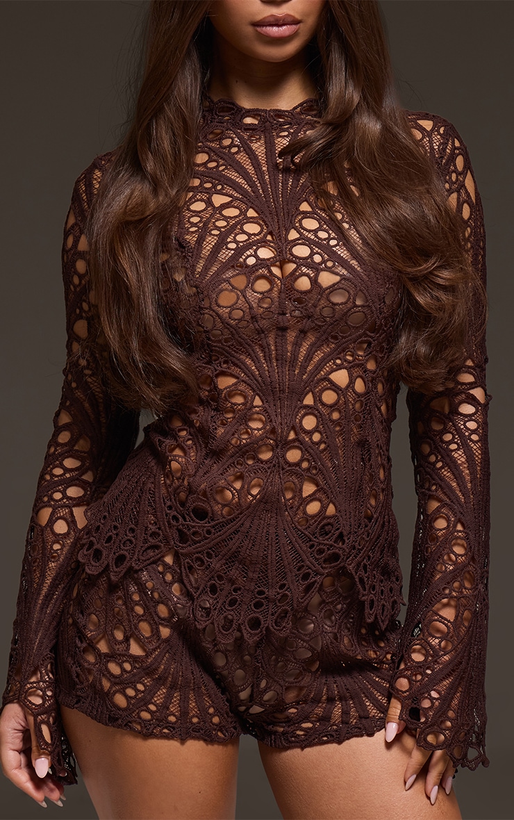 Mini short en dentelle marron foncé fleurie image 2