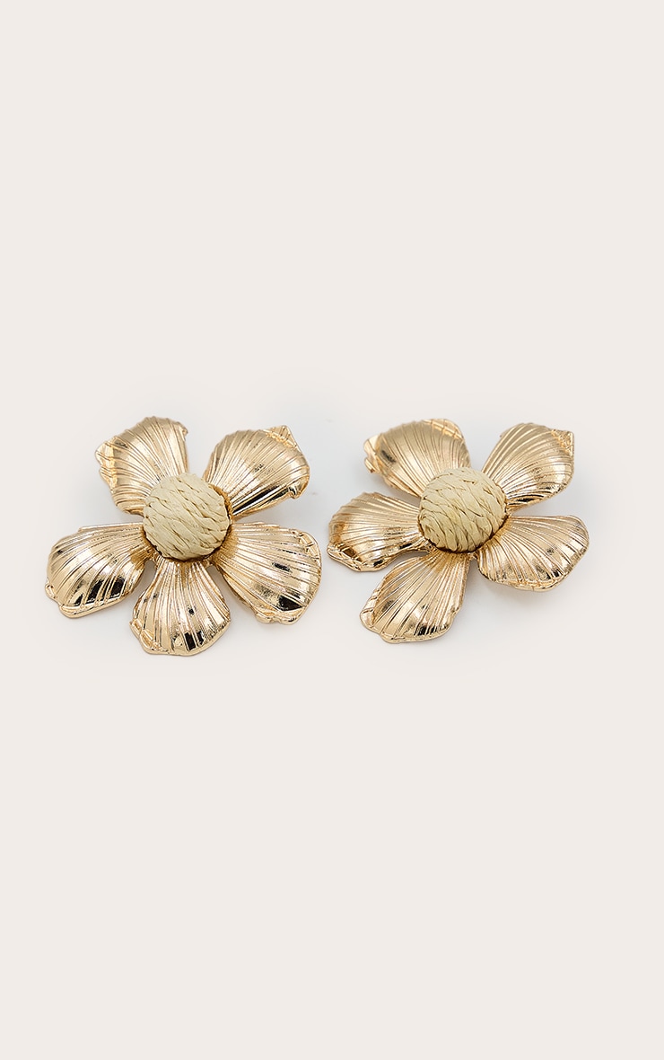 Gold Textured Raffia Centered Floral Earrings image 3
