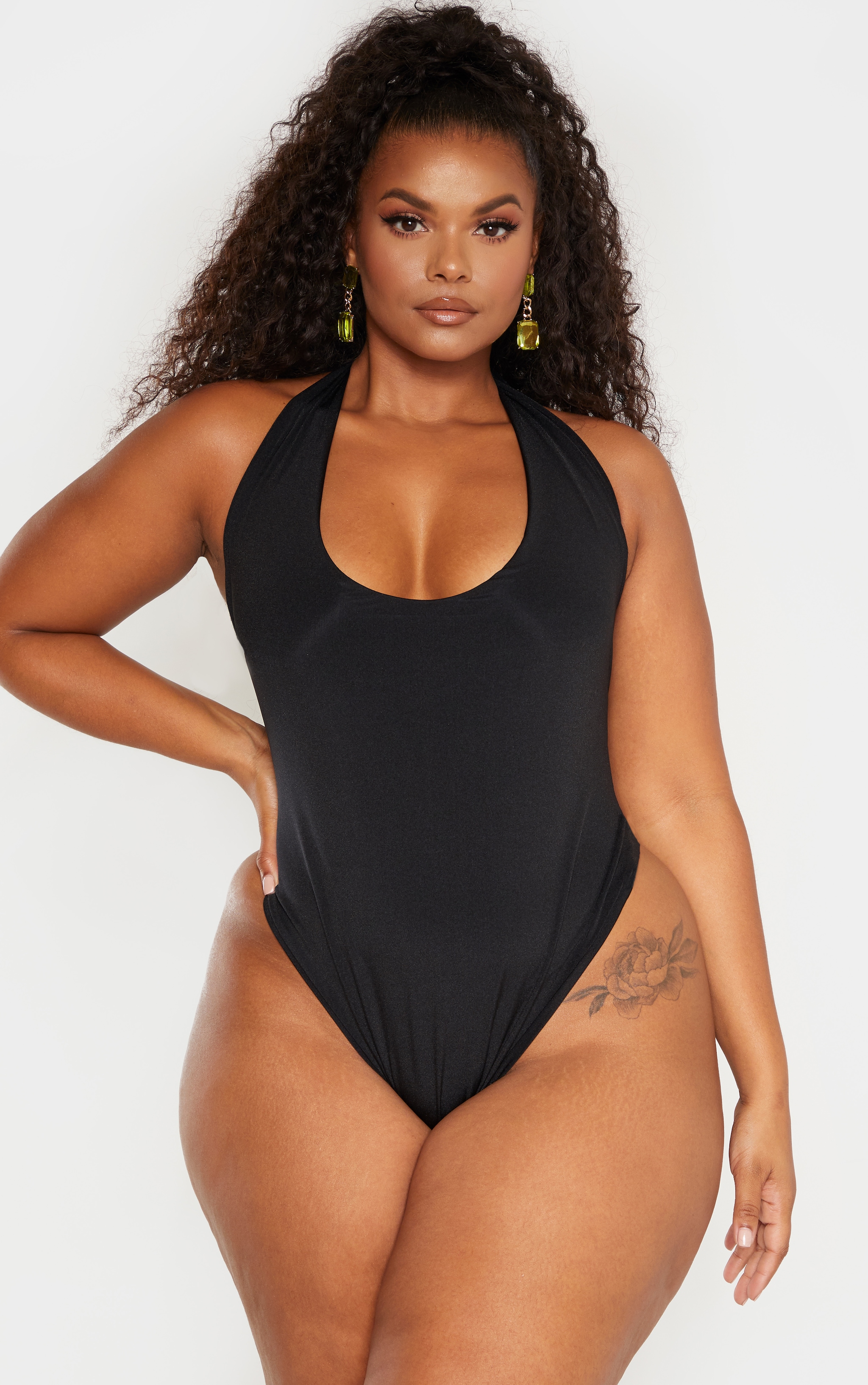 Plus - Maillot de bain noir échancré à dos nu