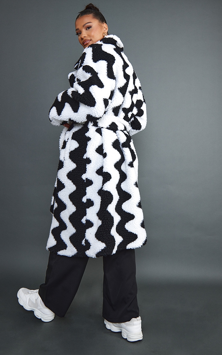 Monochrome Wave Print Borg Coat image 2