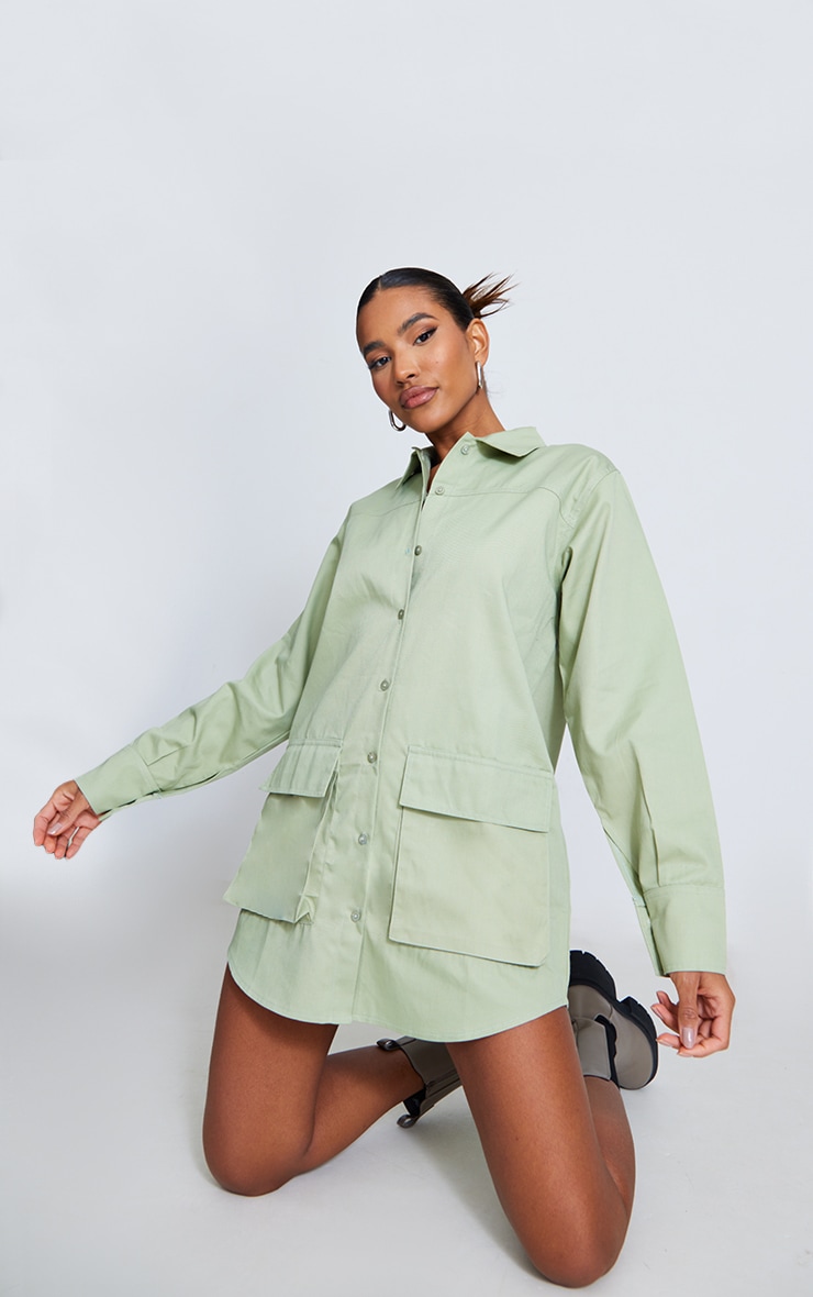 Robe chemise vert sauge à manches longues et poches cargo image 5