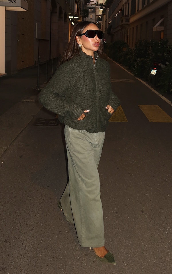 Jean droit kaki foncé à taille mi-haute