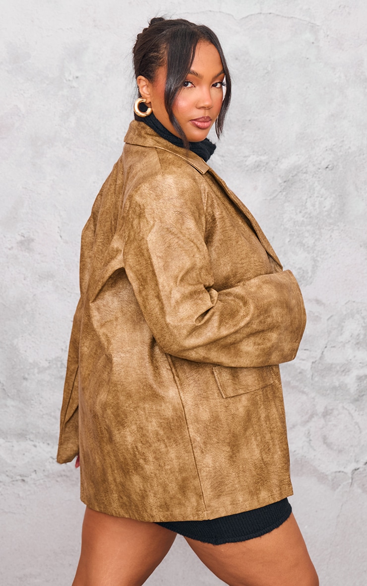 Plus Blazer marron oversize en PU élimé à épaulettes image 2