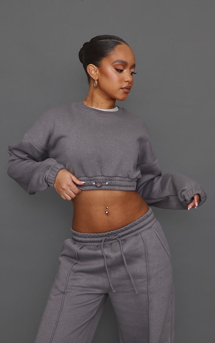 Petite Top court en sweat bleu acier à élastique image 4