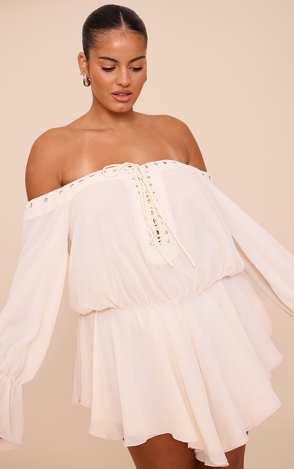 Plus Combishort fluide en mousseline de soie crème à col bardot et manches longues