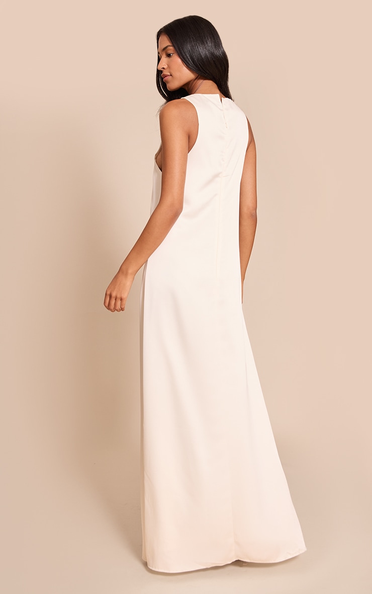 Tall Robe longue satinée crème sans manches à col bateau image 2