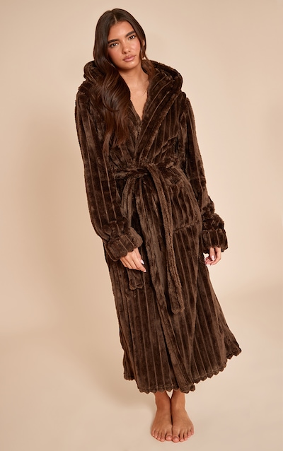 Peignoir en polaire chocolat à capuche et lisérés contrastants