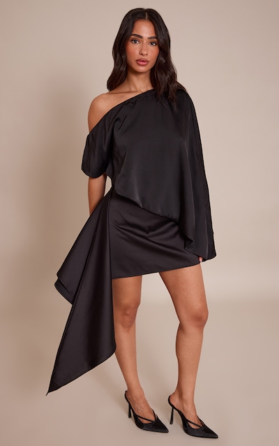 Petite Mini-jupe asymétrique satinée noire