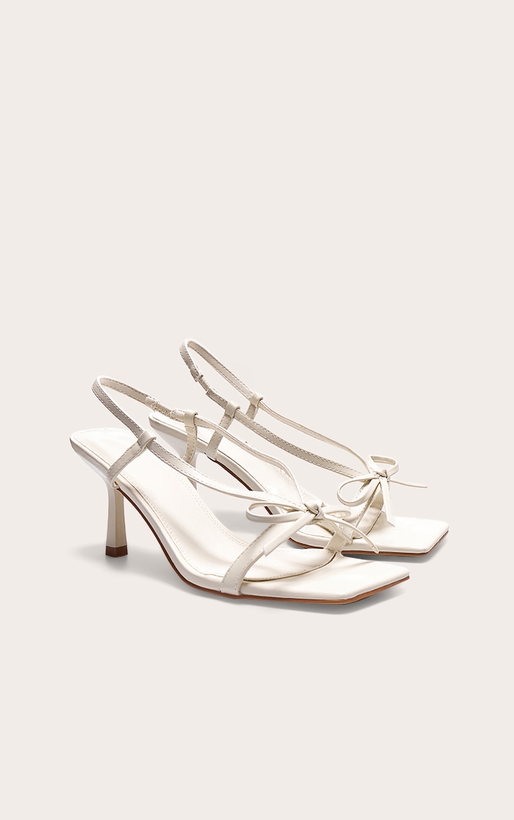 Sandales carrées talon moyen en PU crème à noeud et bride derrière image 3