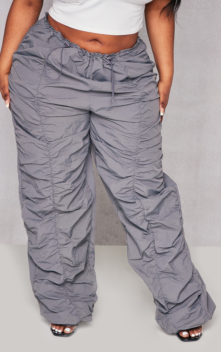 Plus Pantalon cargo style parachute gris anthracite froncé image 2