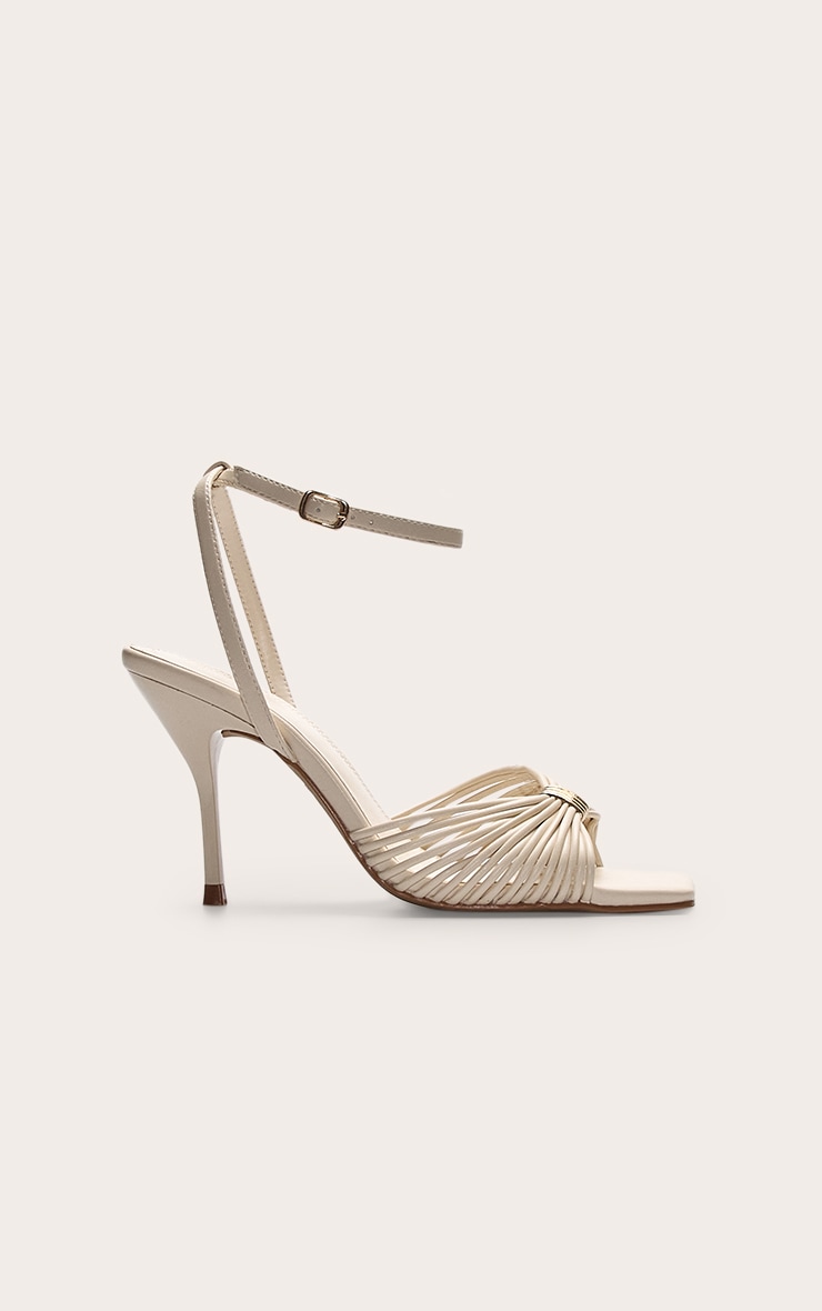 Sandales carrées talon haut en PU crème à empiècement doré et brides multiples image 5