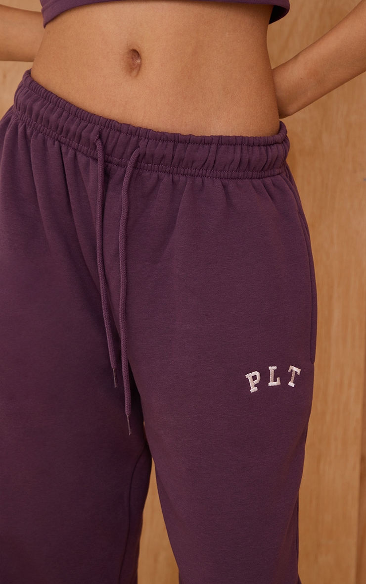 PRETTYLITTLETHING Jogging large oversize prune à logo image 4