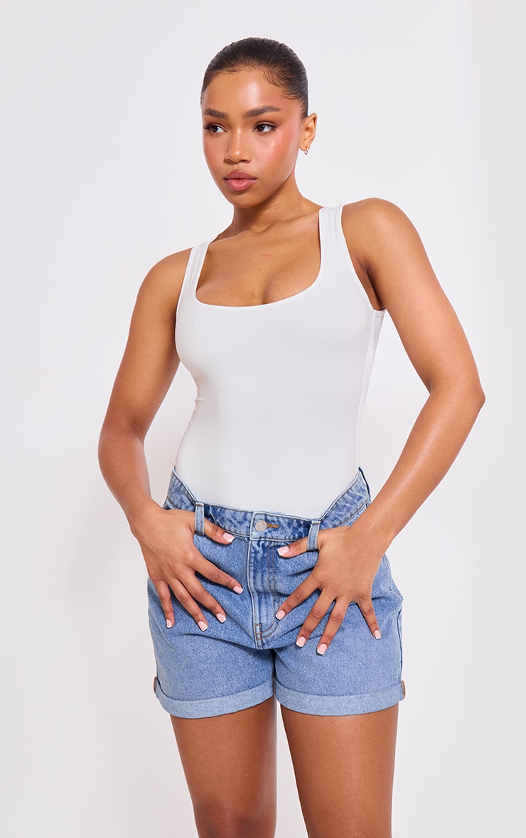 PRETTYLITTLETHING Mid Blue Wash Turn Up Mom Denim Shorts image 4