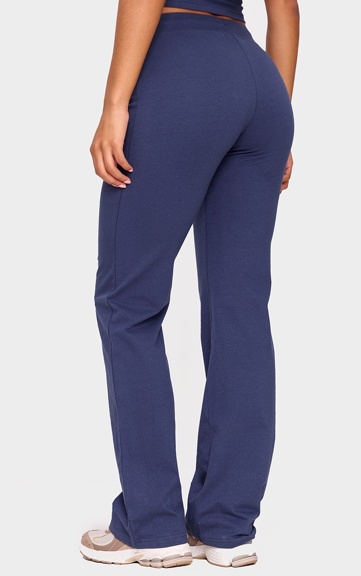 PRETTYLITTLETHING Pantalon droit bleu marine à taille basse et détail badge image 3