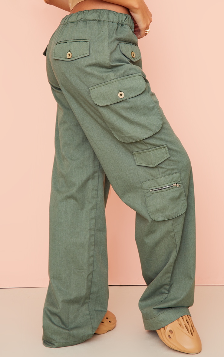 Pantalon droit cargo kaki à taille élastique et poches détail taille basse image 3