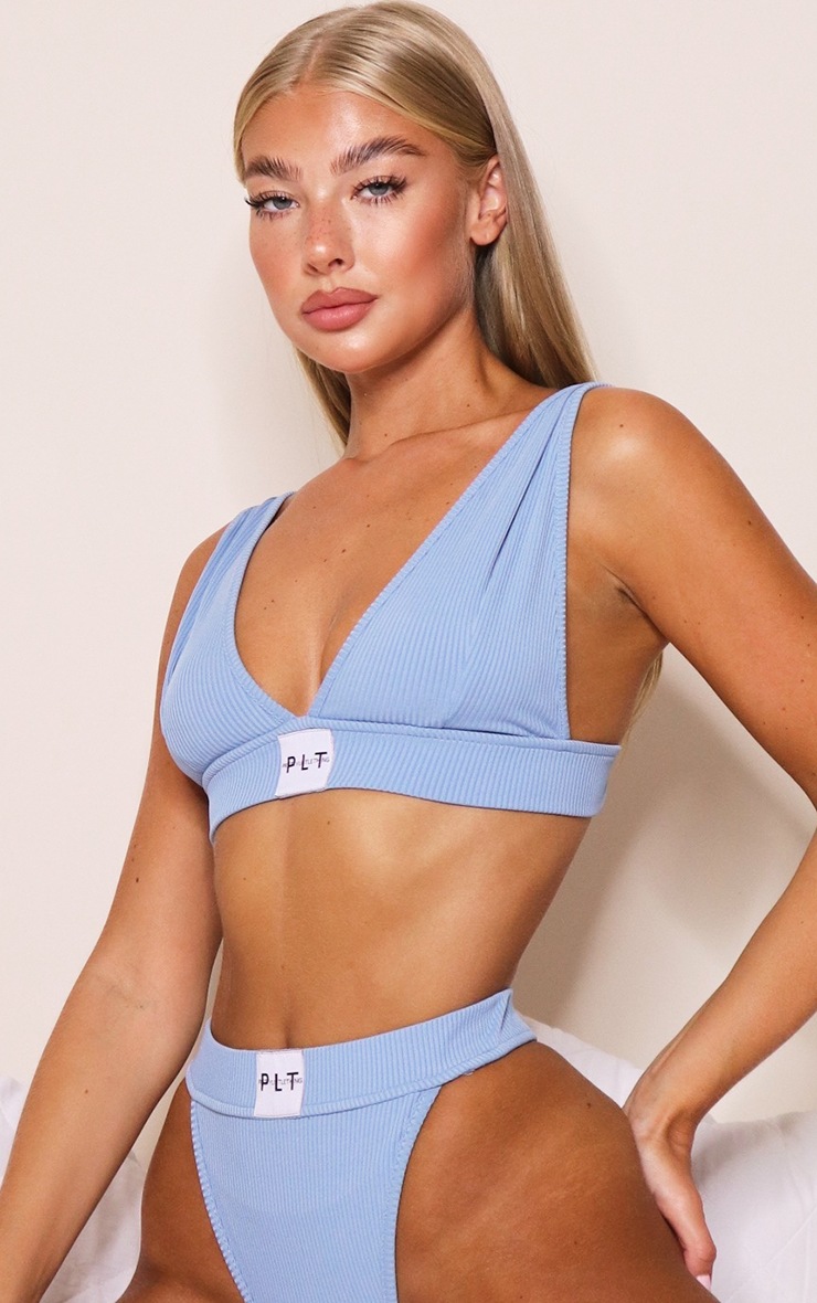 PRETTYLITTLETHING - Bralette triangle côtelée bleue