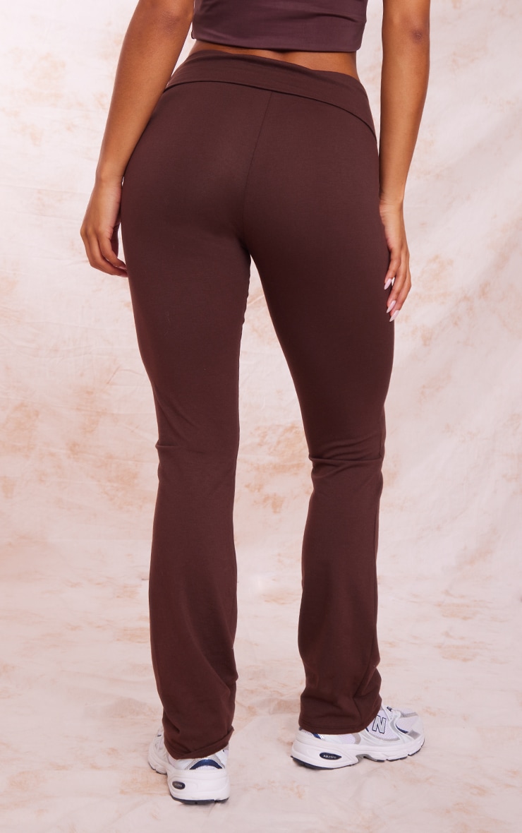 Pantalon flare en coton chocolat à taille repliée image 3
