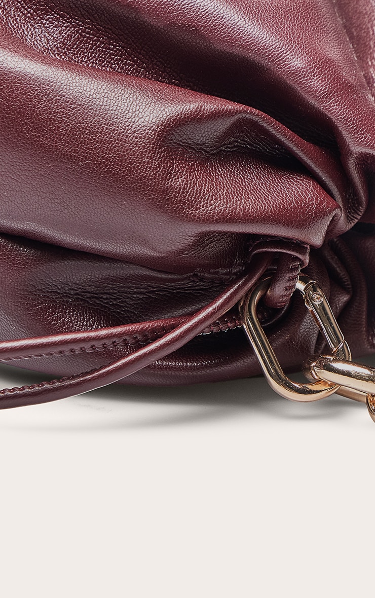 Sac à main style pochette bordeaux à chaîne perle image 5