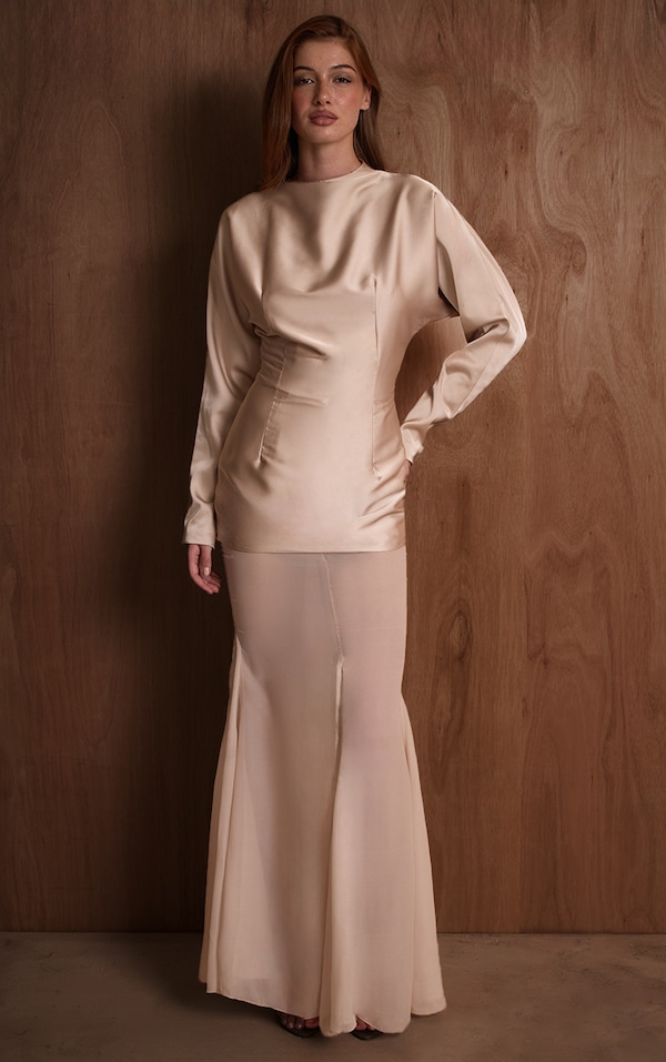 PLT Label Robe longue satinée champagne à col montant et jupe sirène en mousseline de soie