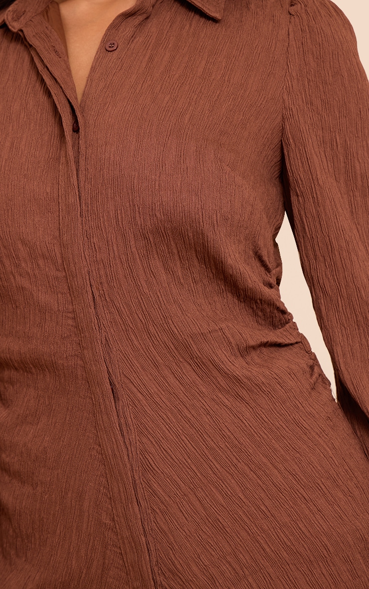 Robe chemise texturée chocolat à manches évasées image 4