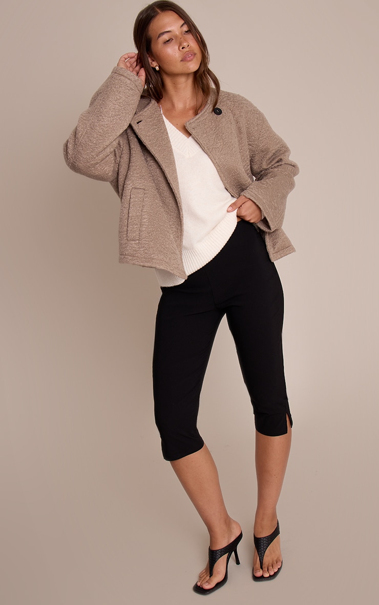 Manteau bouclé taupe à détail écharpe image 3
